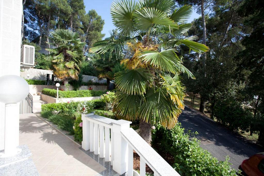 Apartments & Rooms Milcetic M Malinska Exterior photo